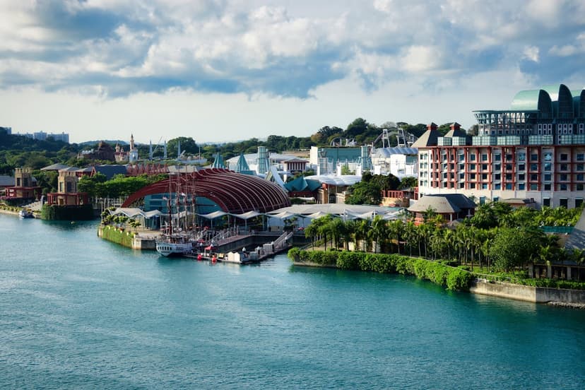 Beaches, Universal Studios and family attractions a short hop from the city