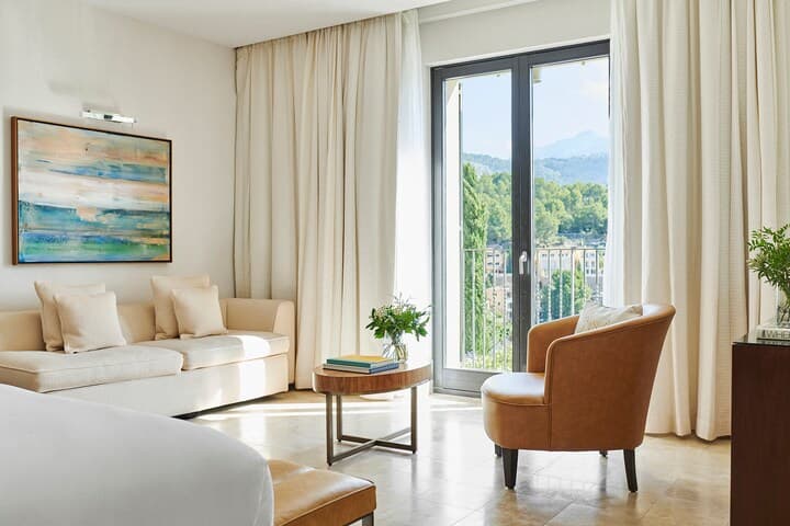 Deluxe Mountain-View Room