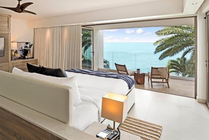 Oversized Junior Suite (Oceanfront)