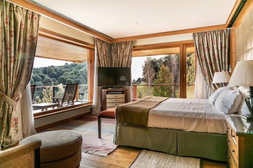 Royal Lago Moreno Suite