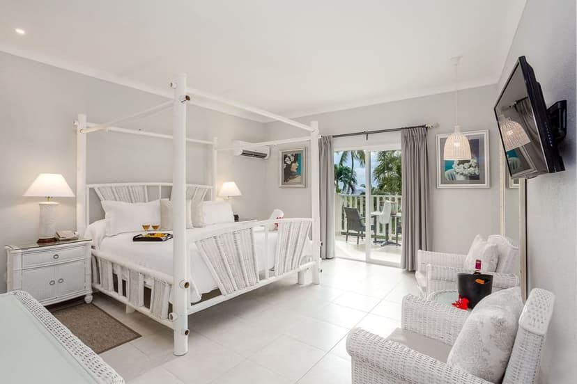 Oceanfront Honeymoon Suite