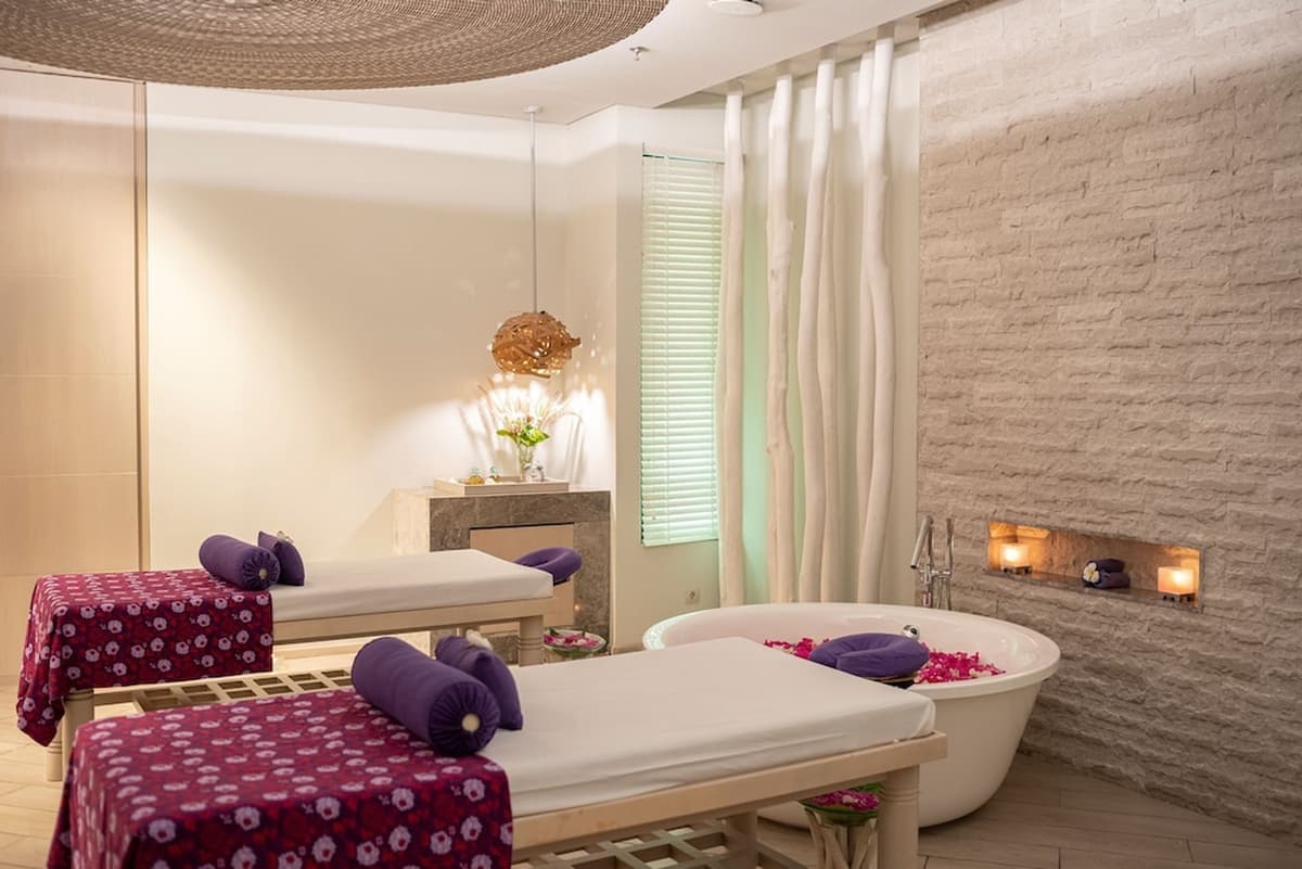 Ayana Komodo Waecicu Beach spa